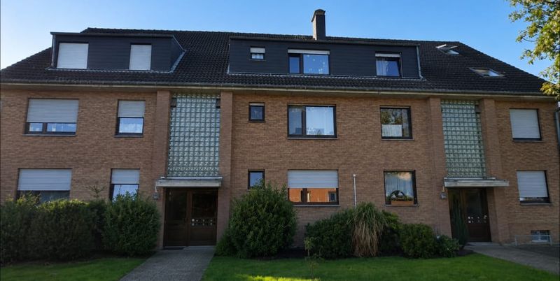 Moderne 2-Zimmer-Wohnung mit Balkon in Hochstraß